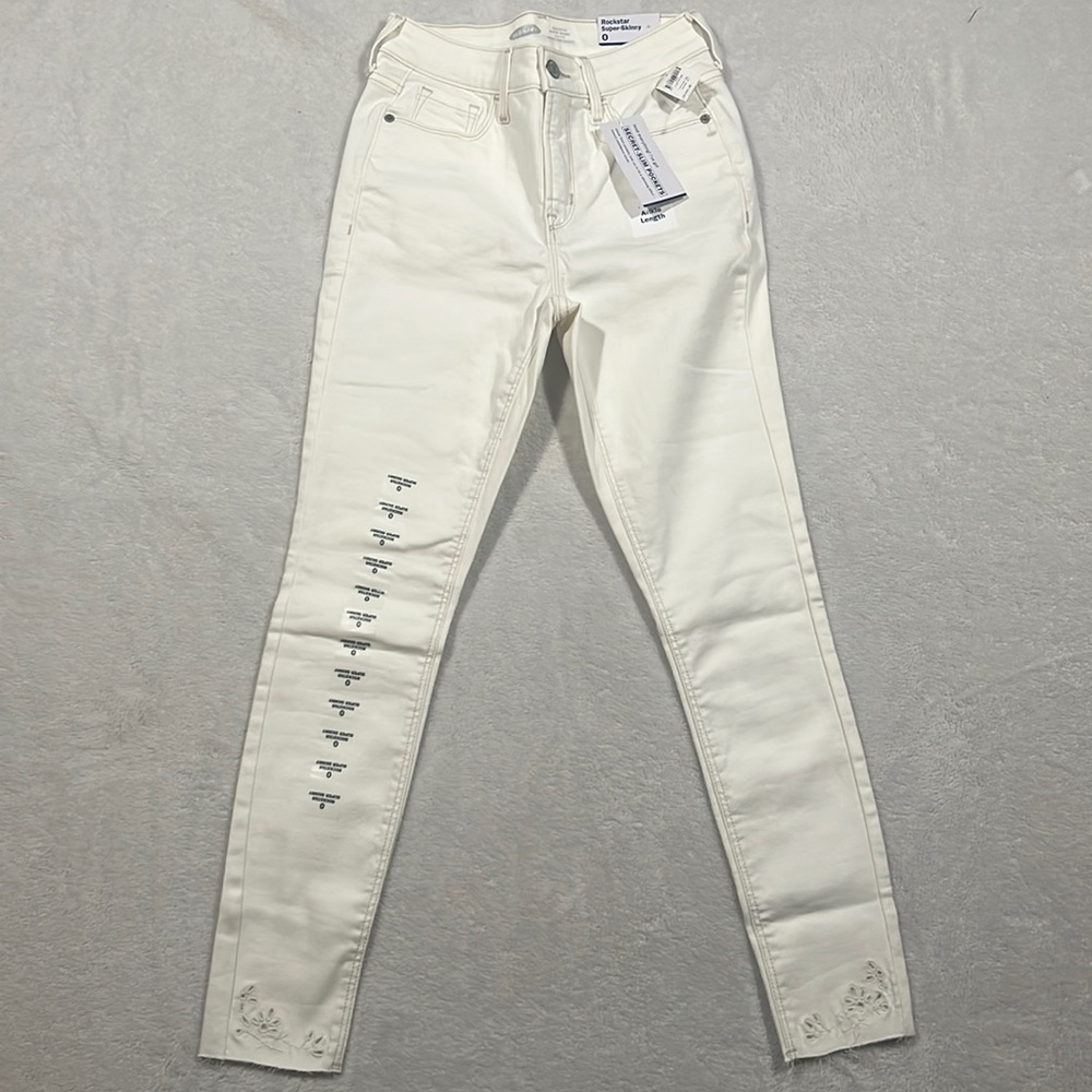 NWT Old Navy Rockstar high rise super skinny ankle length jeans. Size 0